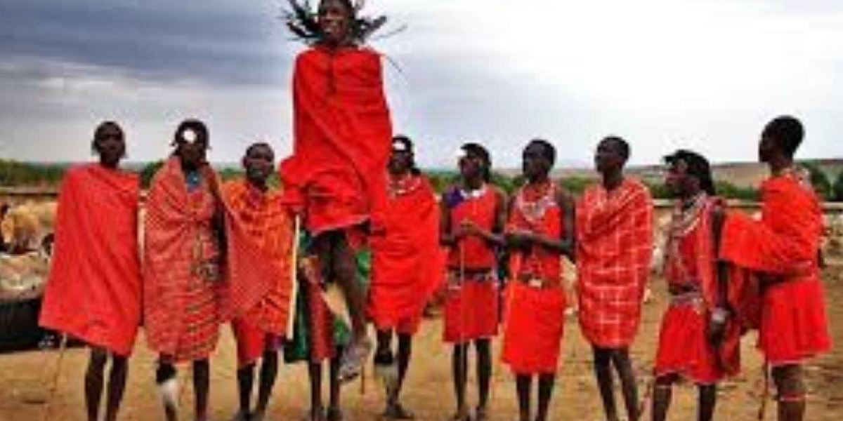 Maasai people traditional clothing